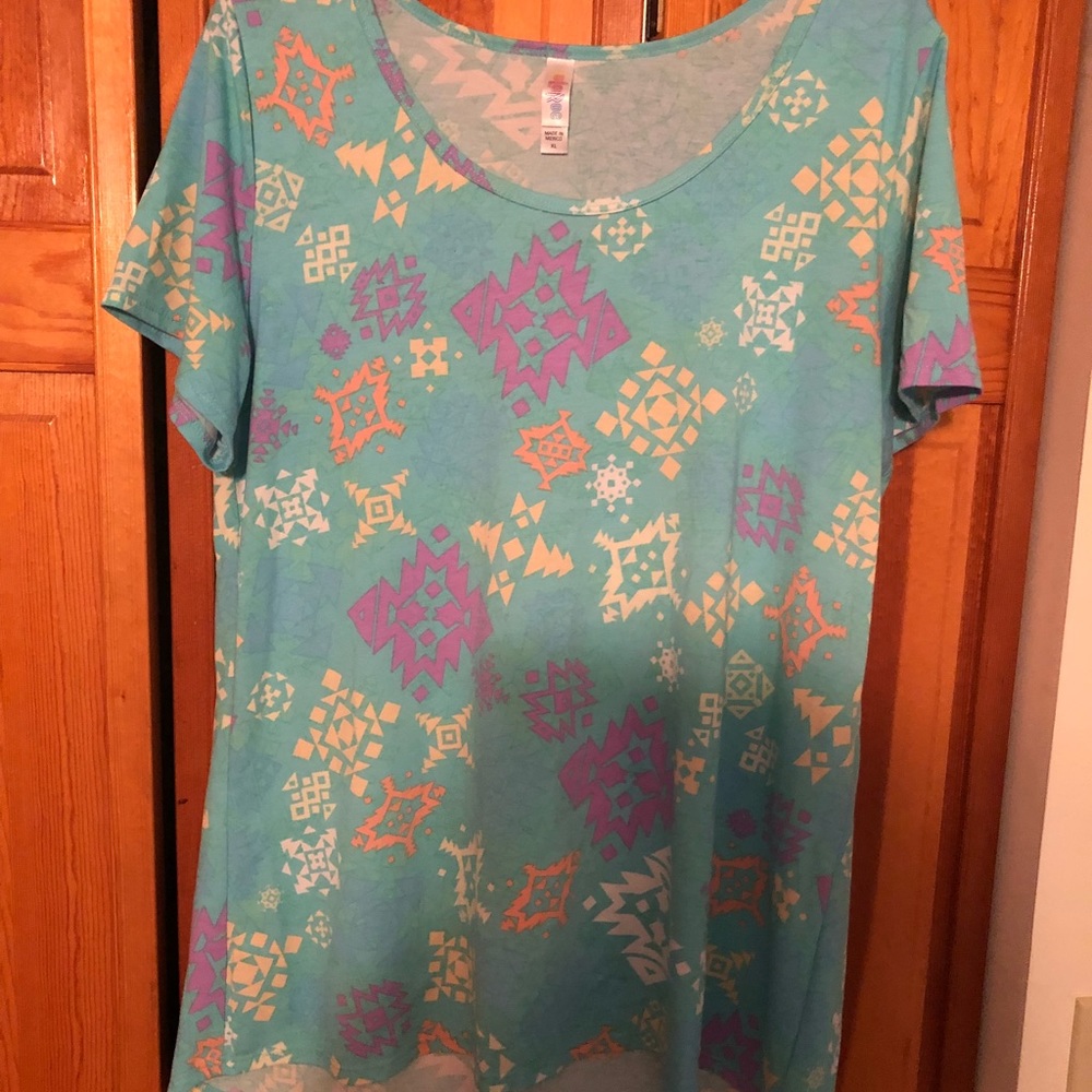 XL Lularoe classic tee